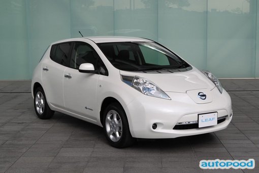 Nissan esitles uuendatud elektriautot Leaf